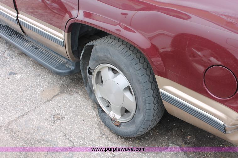 image for item H3638 1999 Chevrolet Tahoe LT SUV