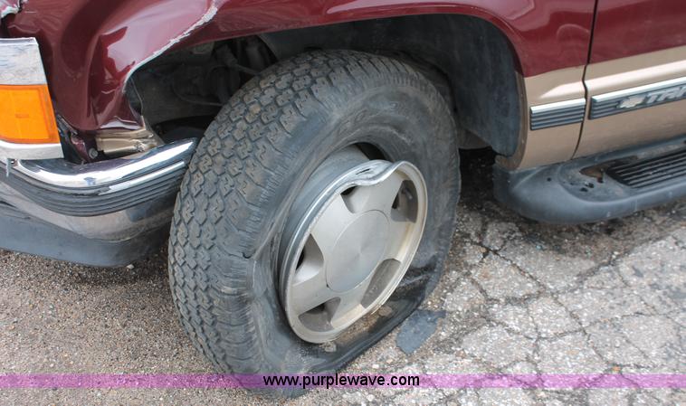 image for item H3638 1999 Chevrolet Tahoe LT SUV