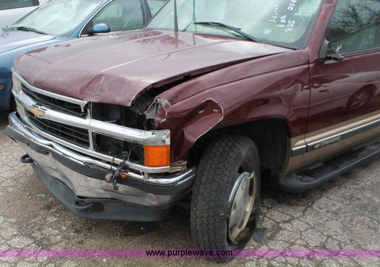 image for item H3638 1999 Chevrolet Tahoe LT SUV