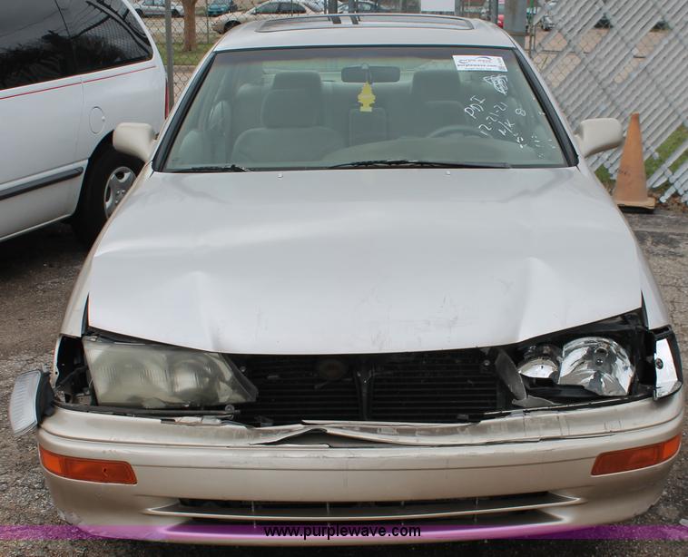 image for item H3639 1996 Toyota Avalon