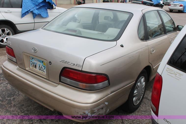 image for item H3639 1996 Toyota Avalon
