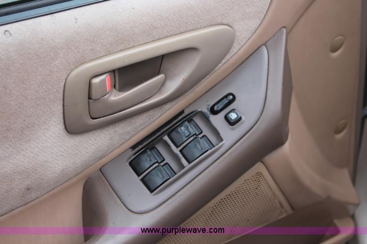 image for item H3639 1996 Toyota Avalon