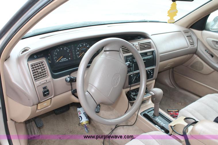 image for item H3639 1996 Toyota Avalon