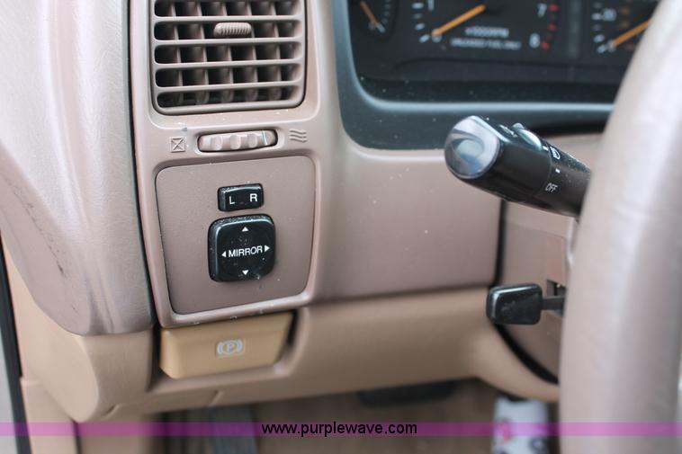 image for item H3639 1996 Toyota Avalon