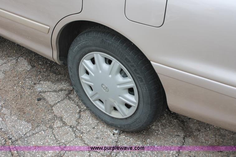 image for item H3639 1996 Toyota Avalon