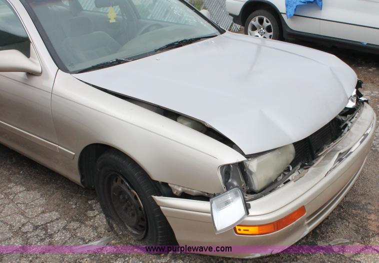 image for item H3639 1996 Toyota Avalon