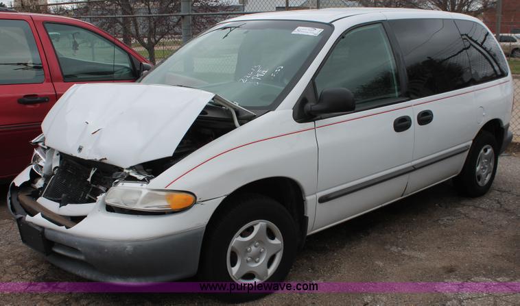 image for item H3640 1999 Dodge Caravan van