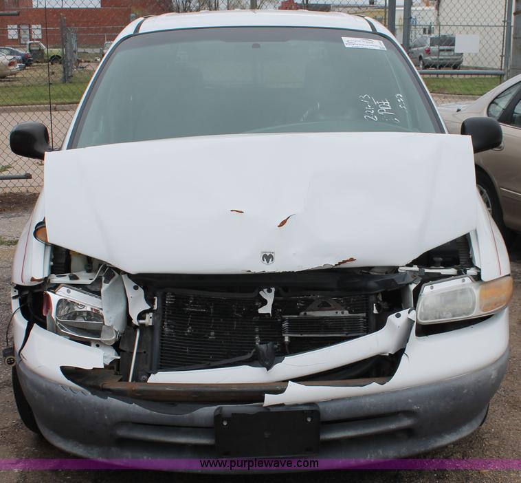 image for item H3640 1999 Dodge Caravan van