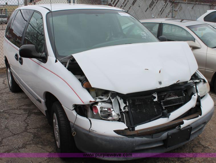 image for item H3640 1999 Dodge Caravan van