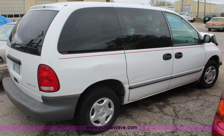 image for item H3640 1999 Dodge Caravan van