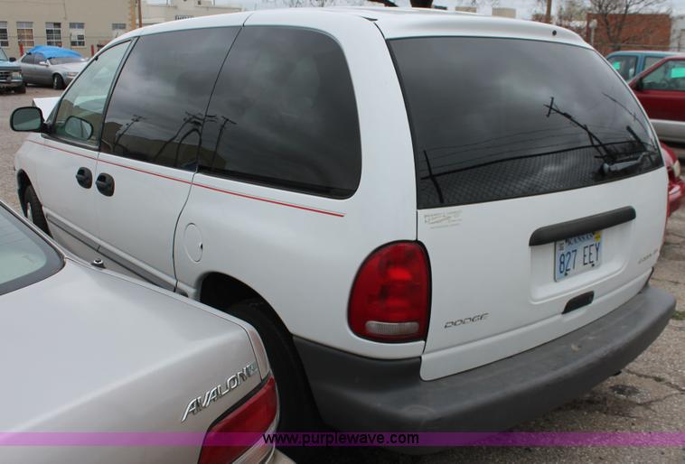 image for item H3640 1999 Dodge Caravan van