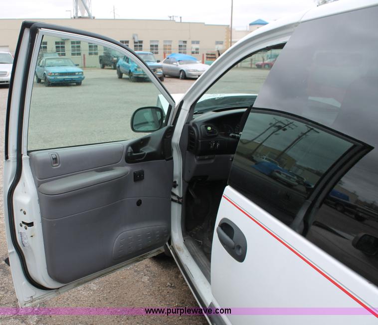 image for item H3640 1999 Dodge Caravan van