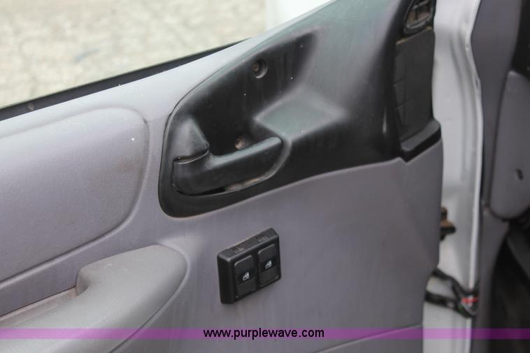 image for item H3640 1999 Dodge Caravan van