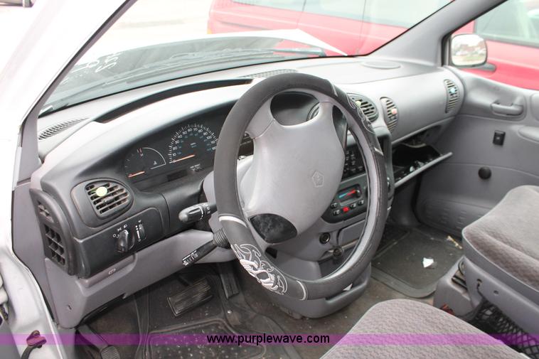 image for item H3640 1999 Dodge Caravan van