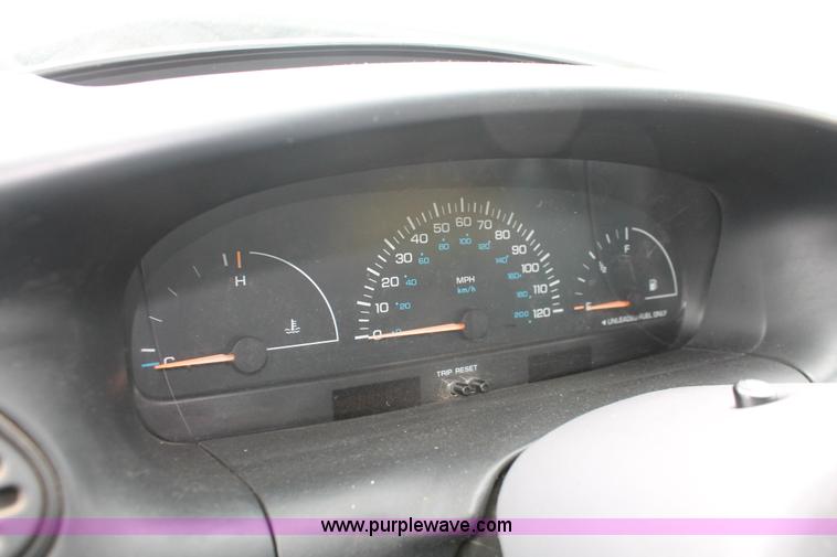 image for item H3640 1999 Dodge Caravan van