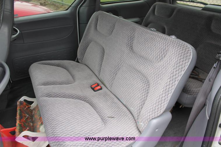 image for item H3640 1999 Dodge Caravan van