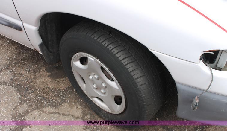 image for item H3640 1999 Dodge Caravan van