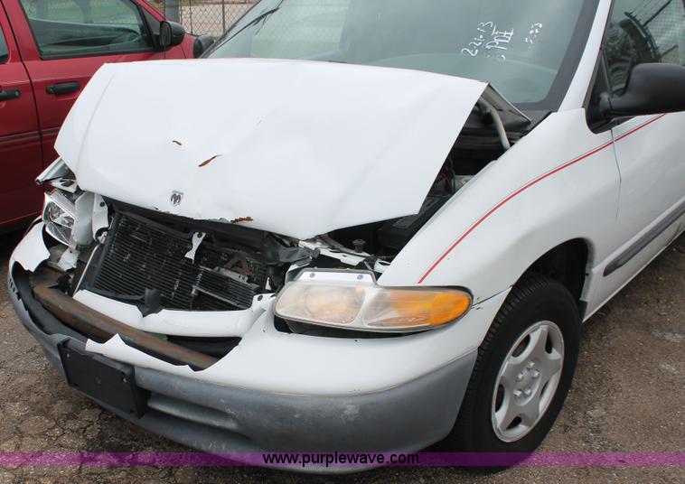 image for item H3640 1999 Dodge Caravan van