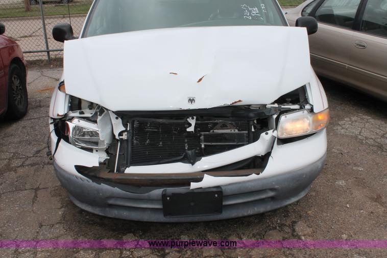 image for item H3640 1999 Dodge Caravan van