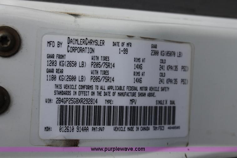 image for item H3640 1999 Dodge Caravan van