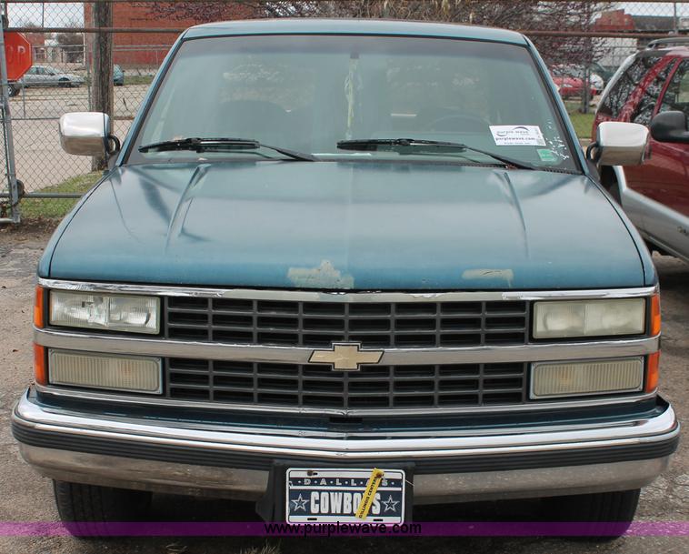 image for item H3641 1992 Chevrolet Silverado 1500 Extended Cab pickup truck