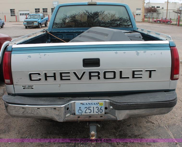 image for item H3641 1992 Chevrolet Silverado 1500 Extended Cab pickup truck