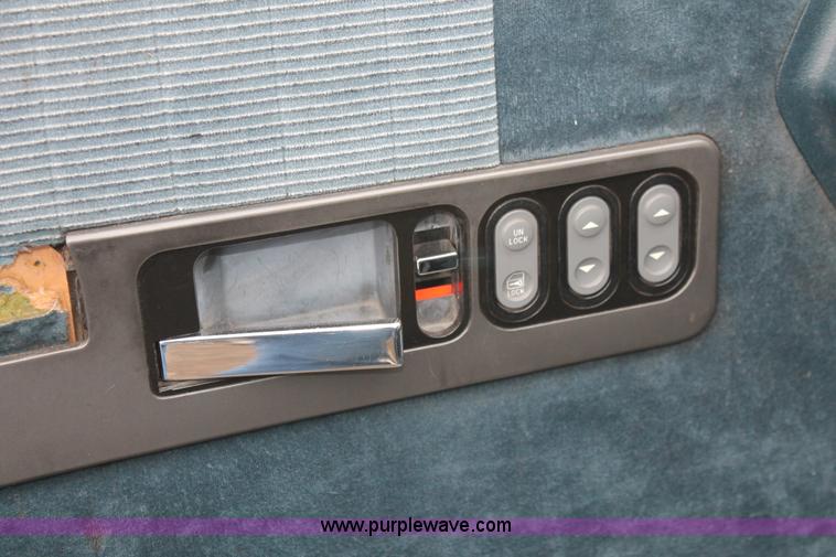 image for item H3641 1992 Chevrolet Silverado 1500 Extended Cab pickup truck