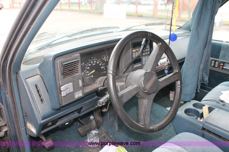 image for item H3641 1992 Chevrolet Silverado 1500 Extended Cab pickup truck