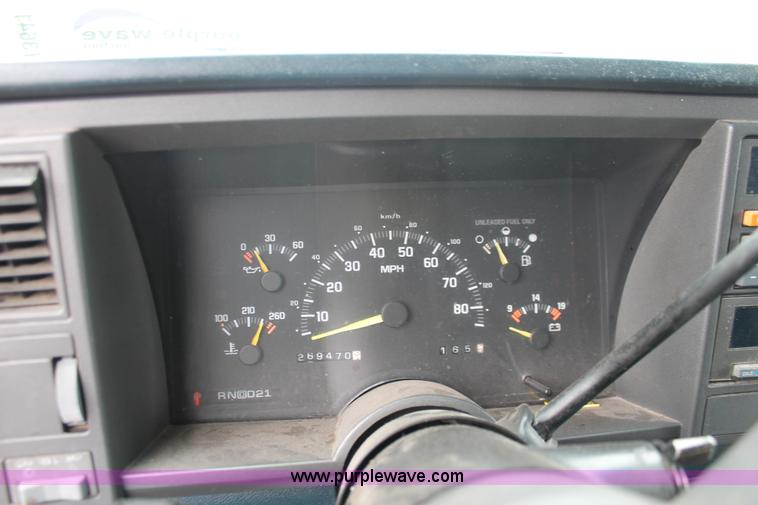 image for item H3641 1992 Chevrolet Silverado 1500 Extended Cab pickup truck