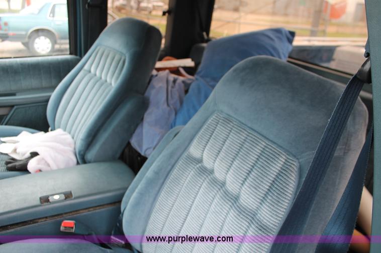 image for item H3641 1992 Chevrolet Silverado 1500 Extended Cab pickup truck