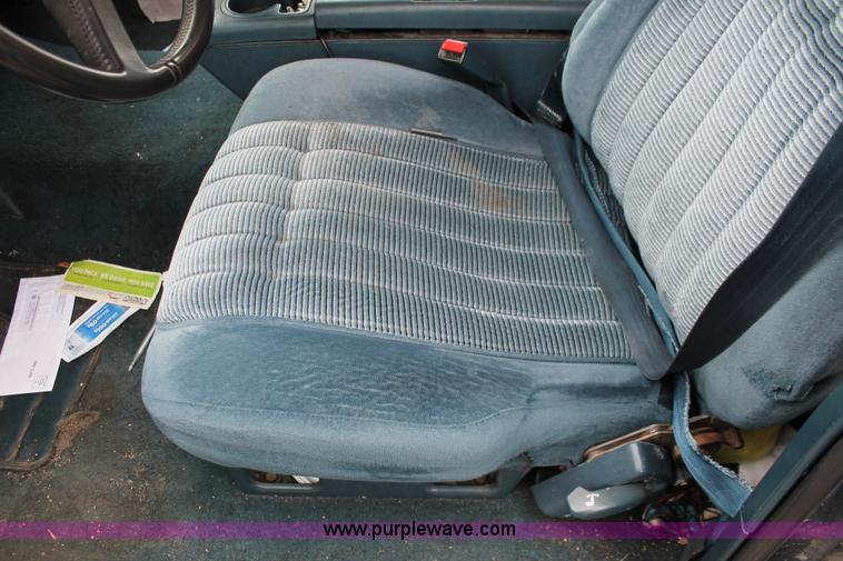 image for item H3641 1992 Chevrolet Silverado 1500 Extended Cab pickup truck