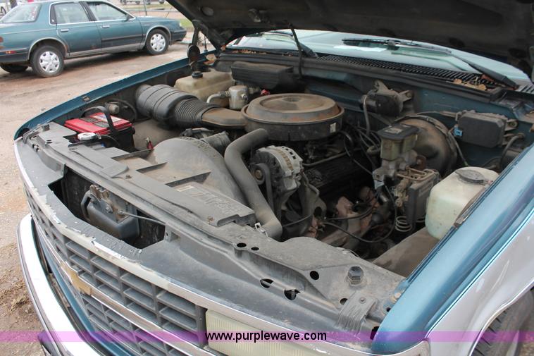 image for item H3641 1992 Chevrolet Silverado 1500 Extended Cab pickup truck