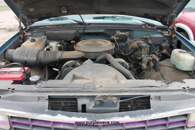 image for item H3641 1992 Chevrolet Silverado 1500 Extended Cab pickup truck