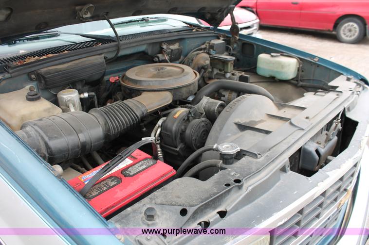 image for item H3641 1992 Chevrolet Silverado 1500 Extended Cab pickup truck