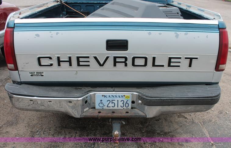 image for item H3641 1992 Chevrolet Silverado 1500 Extended Cab pickup truck