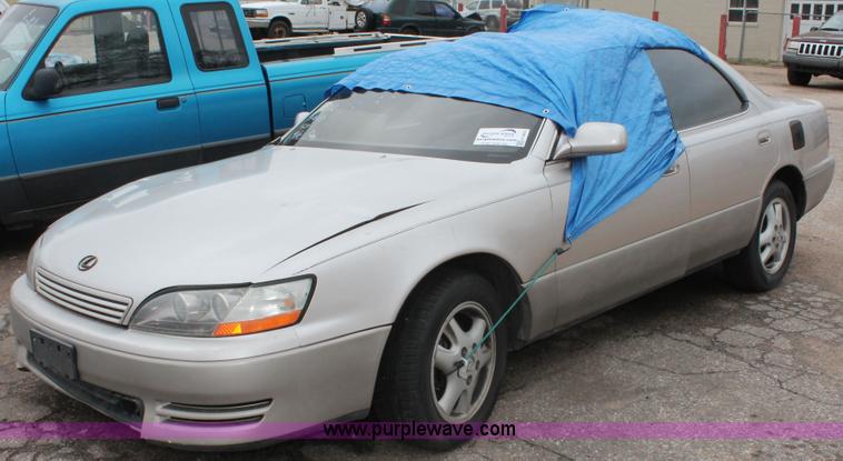 image for item H3643 1995 Lexus ES300