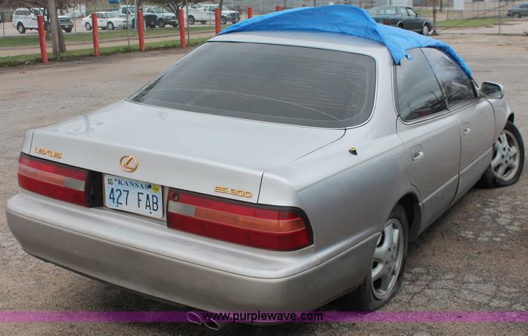 image for item H3643 1995 Lexus ES300