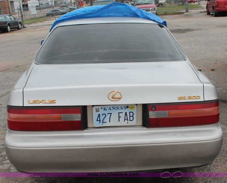 image for item H3643 1995 Lexus ES300