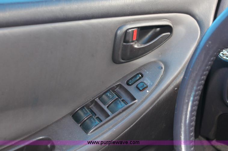 image for item H3643 1995 Lexus ES300