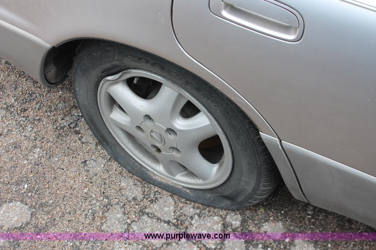 image for item H3643 1995 Lexus ES300