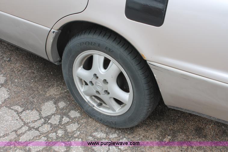 image for item H3643 1995 Lexus ES300