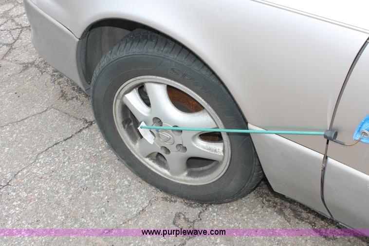 image for item H3643 1995 Lexus ES300