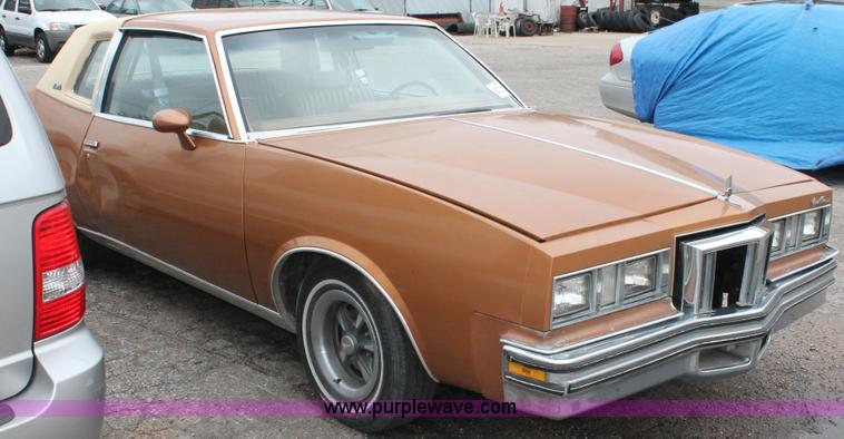 image for item H3644 1978 Pontiac Grand Prix
