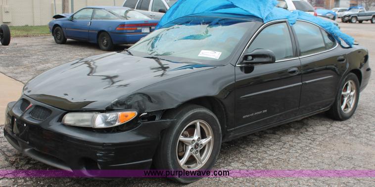 image for item H3646 2000 Pontiac Grand Prix SE
