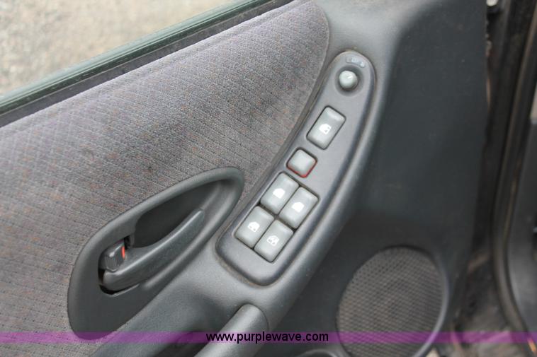 image for item H3646 2000 Pontiac Grand Prix SE