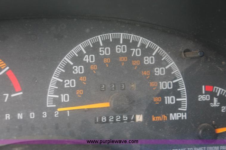 image for item H3646 2000 Pontiac Grand Prix SE