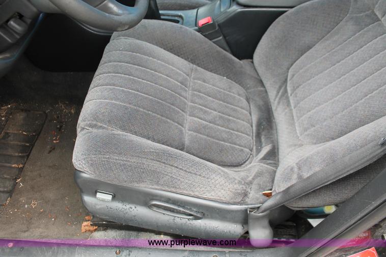 image for item H3646 2000 Pontiac Grand Prix SE