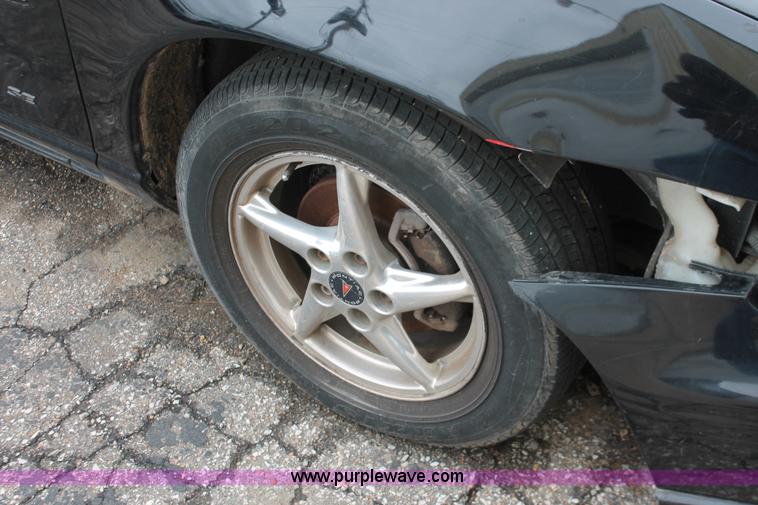 image for item H3646 2000 Pontiac Grand Prix SE