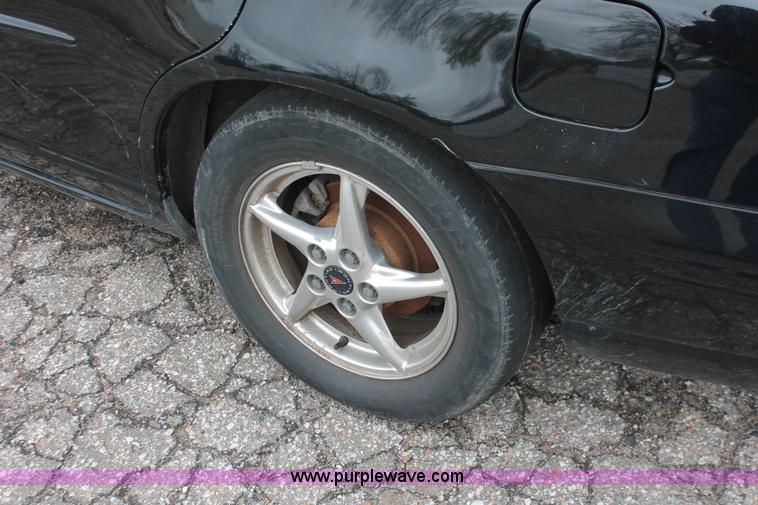 image for item H3646 2000 Pontiac Grand Prix SE