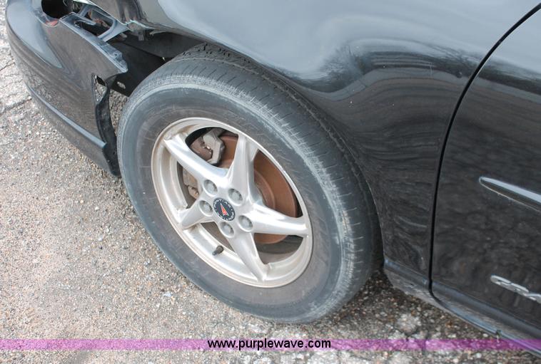 image for item H3646 2000 Pontiac Grand Prix SE